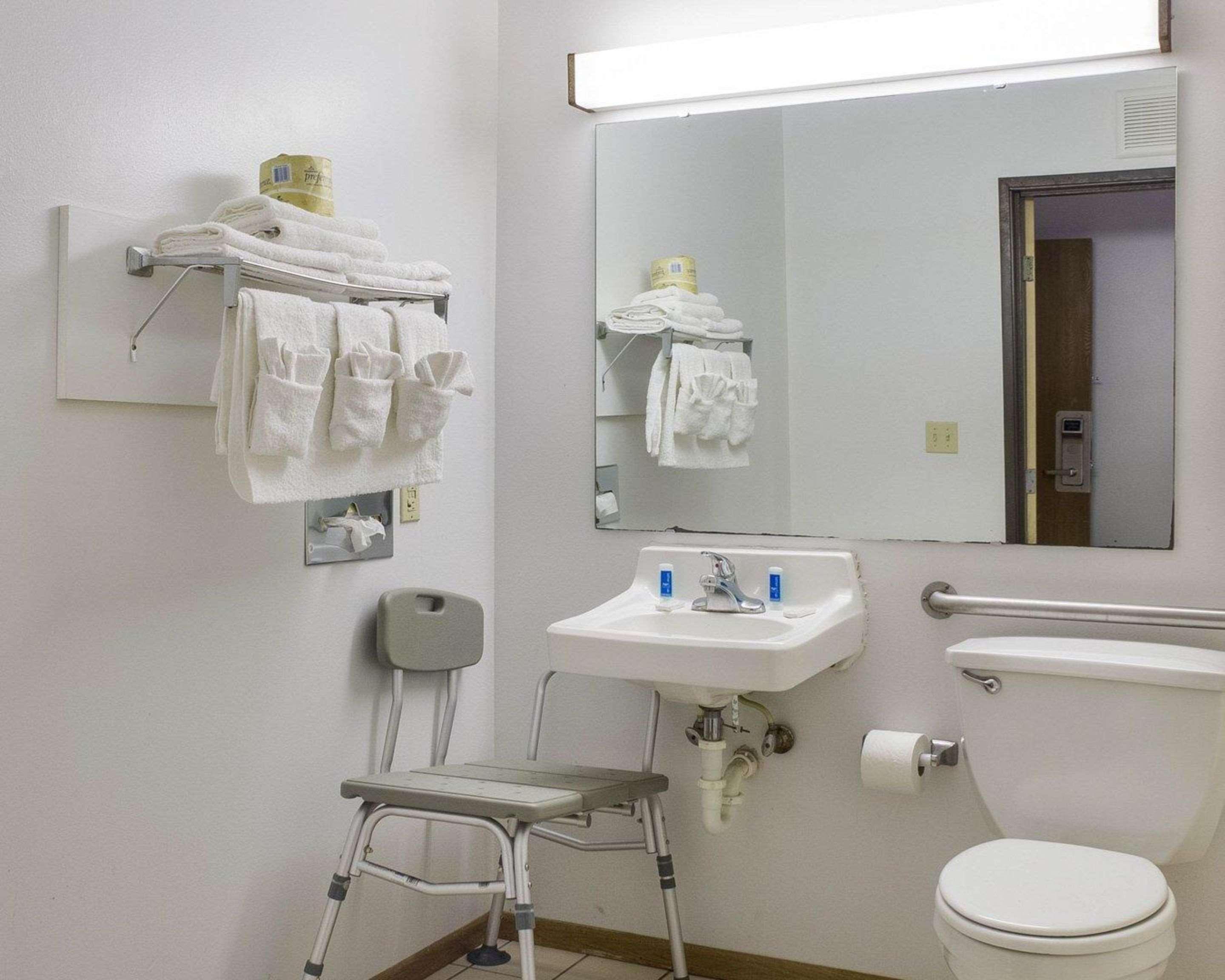 Rodeway Inn West Fargo Eksteriør billede